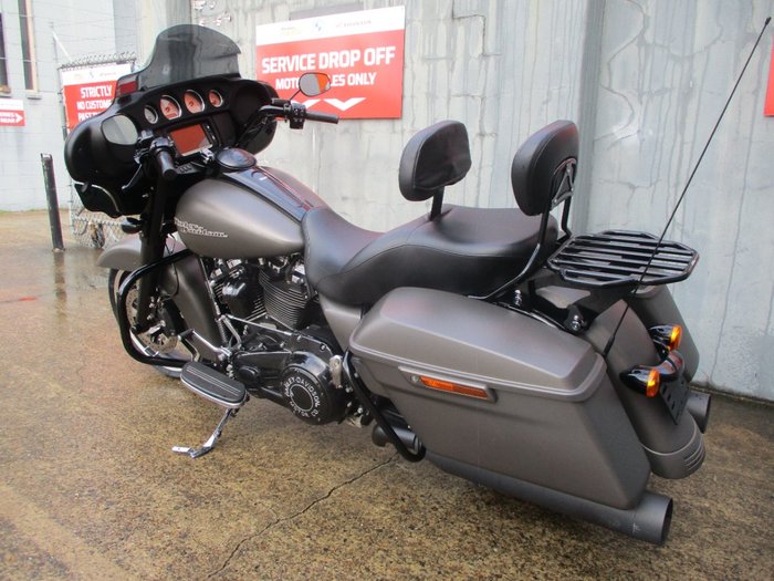 2018 HARLEY-DAVIDSON FLHX STREET GLIDE GREY