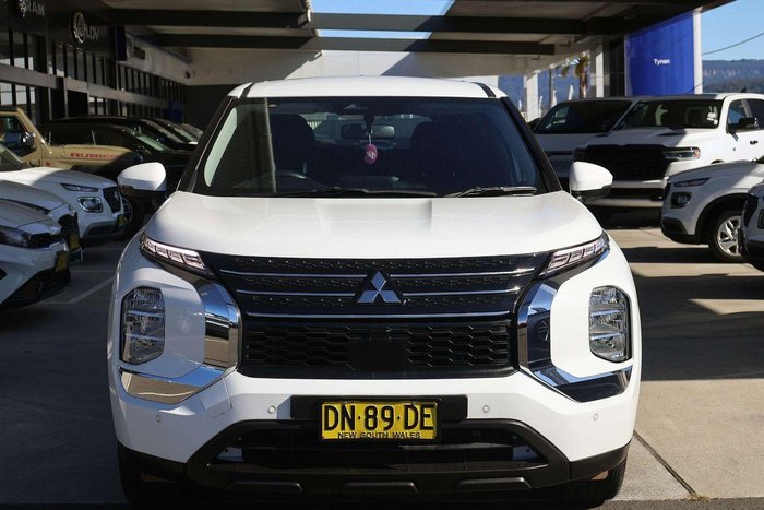 2024 Mitsubishi Outlander ES