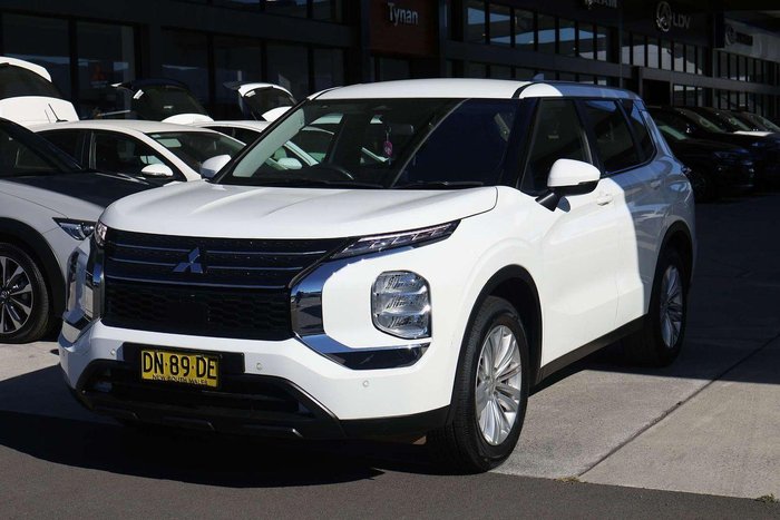 2024 Mitsubishi Outlander ES