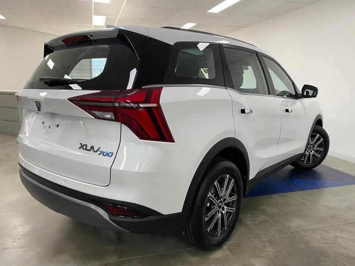 2025 Mahindra XUV700 AX7L