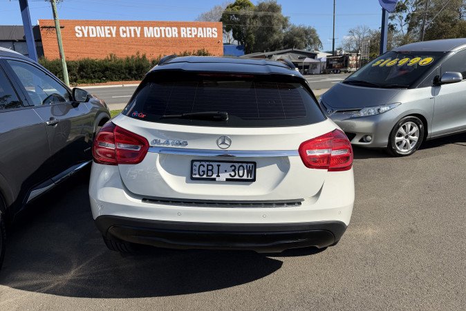 2017 MERCEDES-BENZ GLA 180