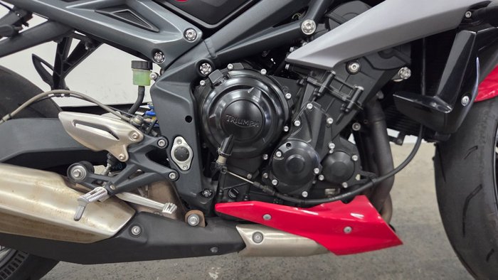 2016 Triumph STREET TRIPLE 660 Red