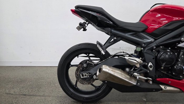 2016 Triumph STREET TRIPLE 660 Red