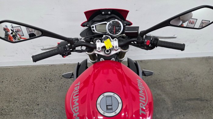 2016 Triumph STREET TRIPLE 660 Red