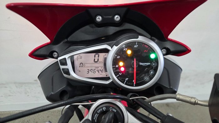 2016 Triumph STREET TRIPLE 660 Red