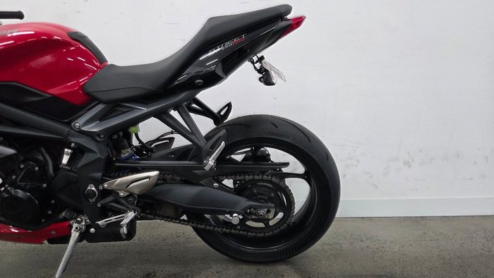 2016 Triumph STREET TRIPLE 660 Red