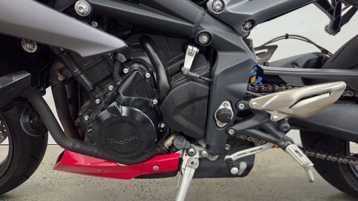 2016 Triumph STREET TRIPLE 660 Red