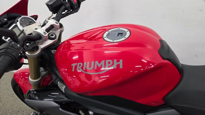 2016 Triumph STREET TRIPLE 660 Red