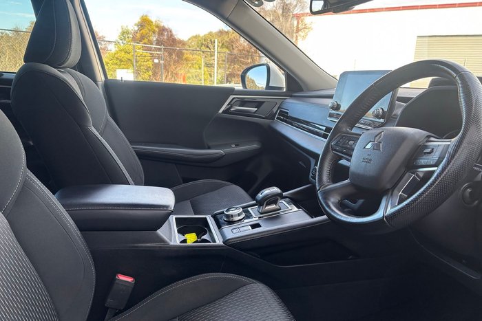 2022 Mitsubishi Outlander LS