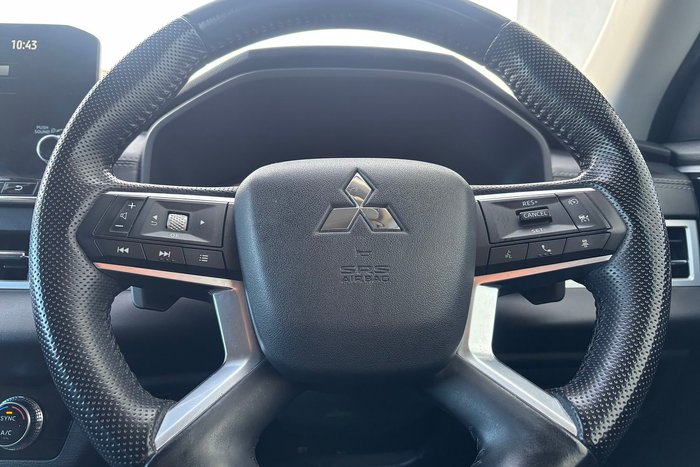 2022 Mitsubishi Outlander LS