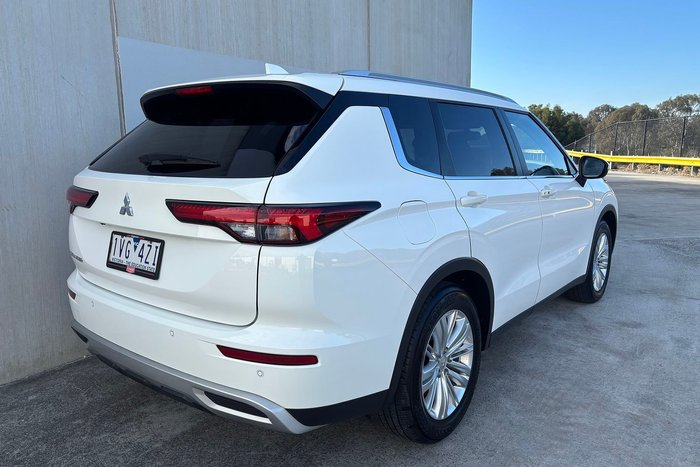 2022 Mitsubishi Outlander LS