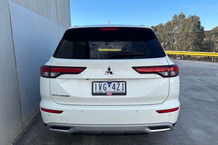 2022 Mitsubishi Outlander LS
