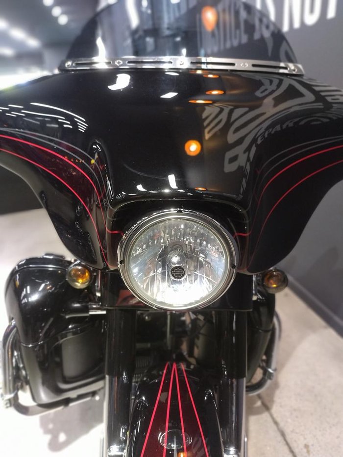 2010 Harley-Davidson CVO Street Glide 110 (FLHXSE) CVO Black