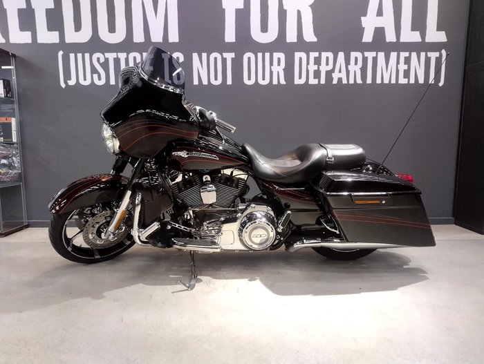 2011 Harley-Davidson CVO Street Glide 110 (FLHXSE)