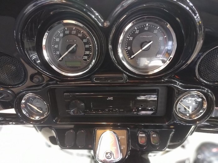 2010 Harley-Davidson CVO Street Glide 110 (FLHXSE) CVO Black