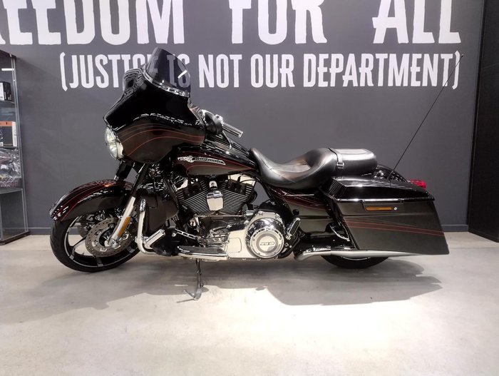 2010 Harley-Davidson CVO Street Glide 110 (FLHXSE)