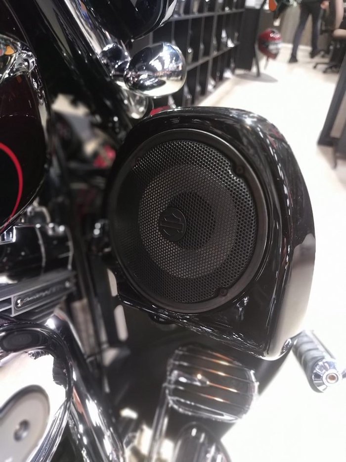 2010 Harley-Davidson CVO Street Glide 110 (FLHXSE) CVO Black