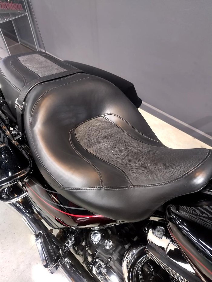 2010 Harley-Davidson CVO Street Glide 110 (FLHXSE) CVO Black