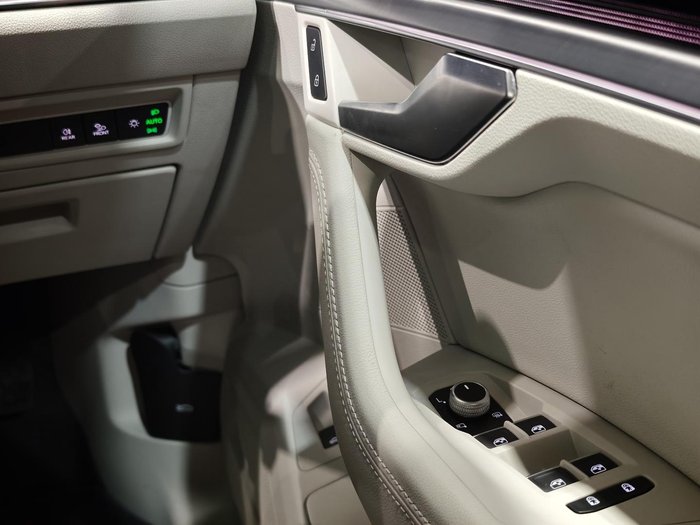 2022 Volkswagen Touareg 210TDI Elegance