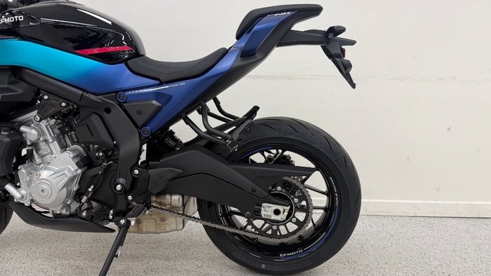 2026 CFMOTO 675 NK