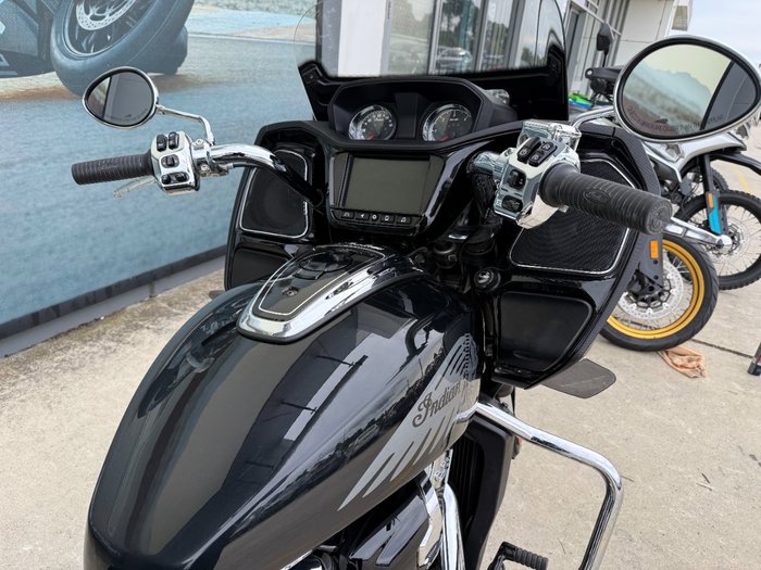 2021 INDIAN CHALLENGER LIMITED Black