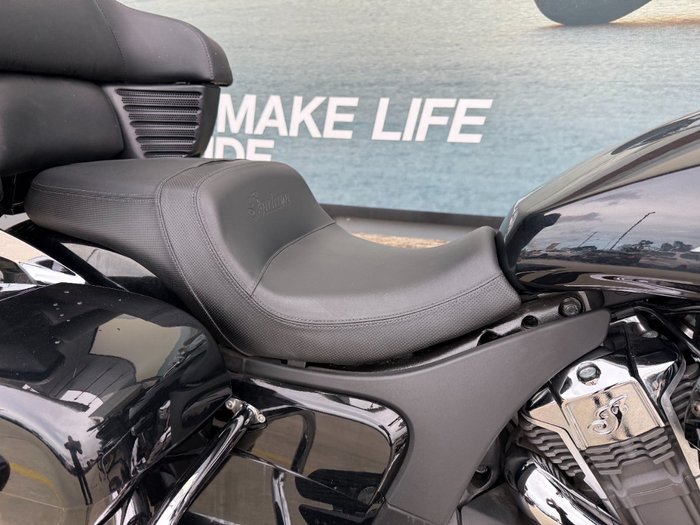 2021 INDIAN CHALLENGER LIMITED Black