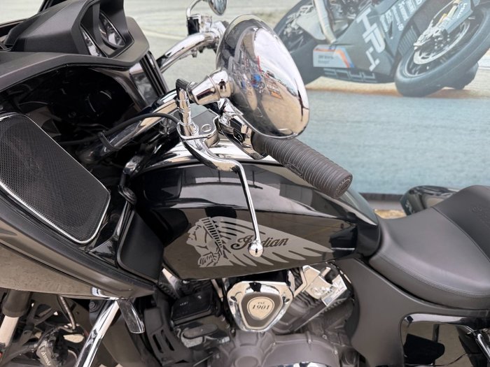 2021 INDIAN CHALLENGER LIMITED Black