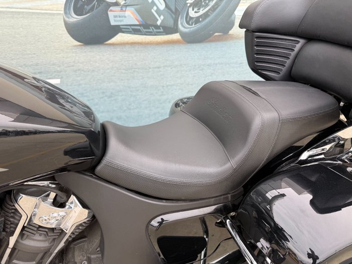2021 INDIAN CHALLENGER LIMITED Black