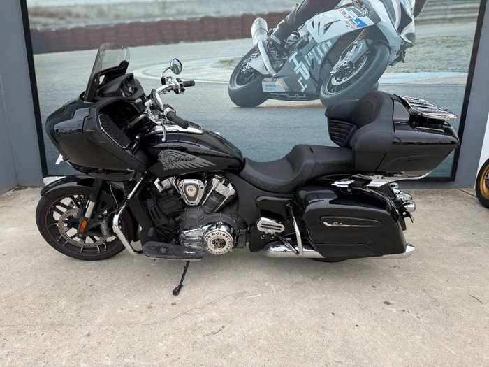 2021 INDIAN CHALLENGER LIMITED Black