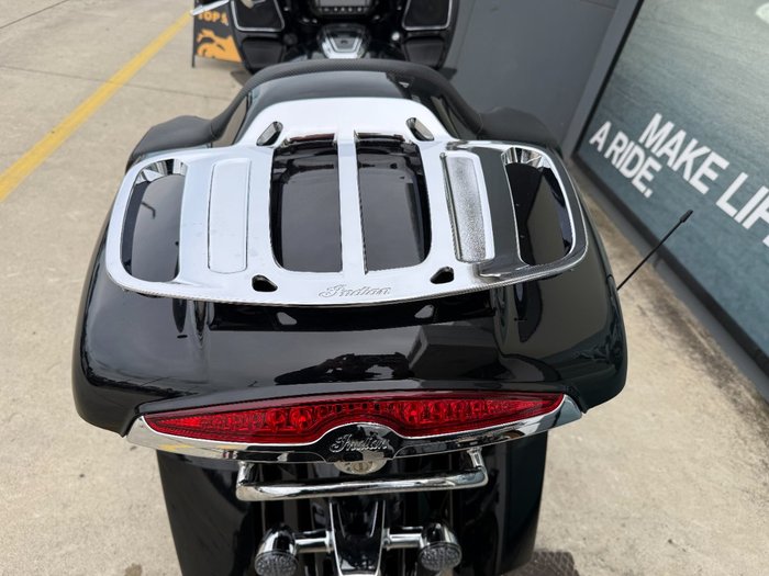 2021 INDIAN CHALLENGER LIMITED Black