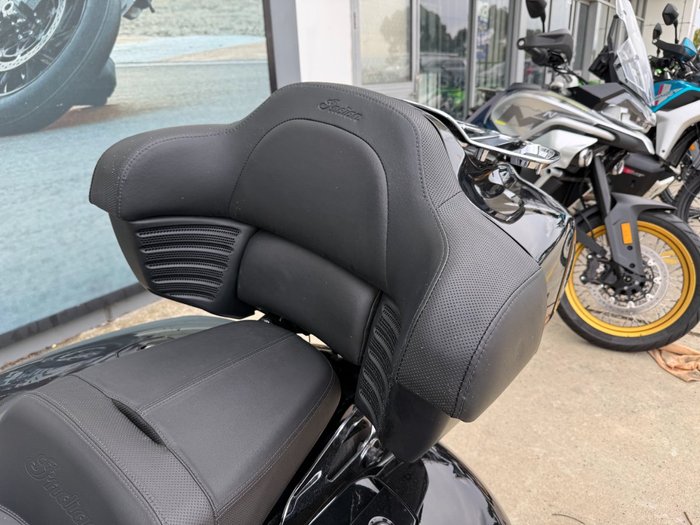2021 INDIAN CHALLENGER LIMITED Black