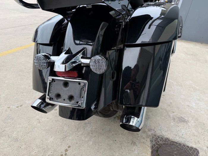 2021 INDIAN CHALLENGER LIMITED Black