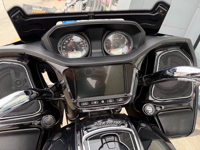 2021 INDIAN CHALLENGER LIMITED Black