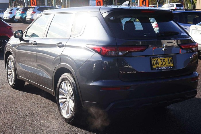 2024 Mitsubishi Outlander ES