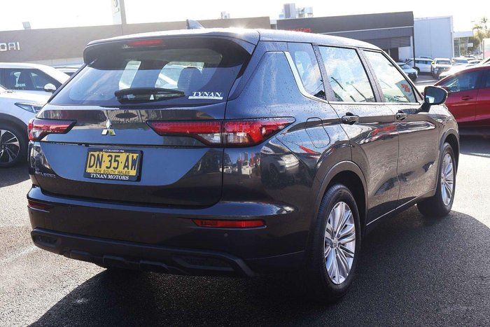 2024 Mitsubishi Outlander ES