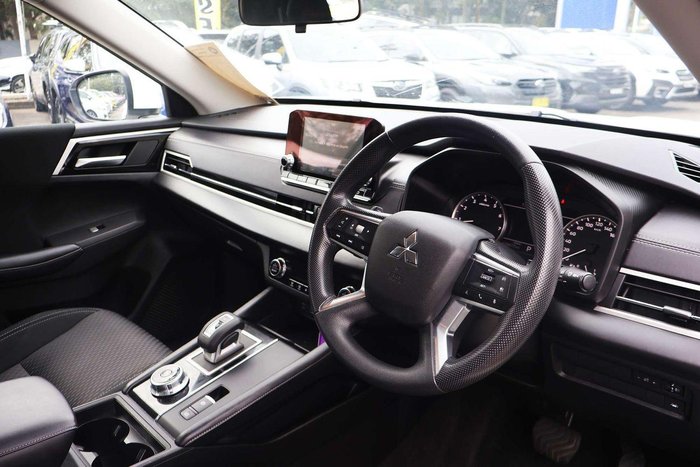 2024 Mitsubishi Outlander ES