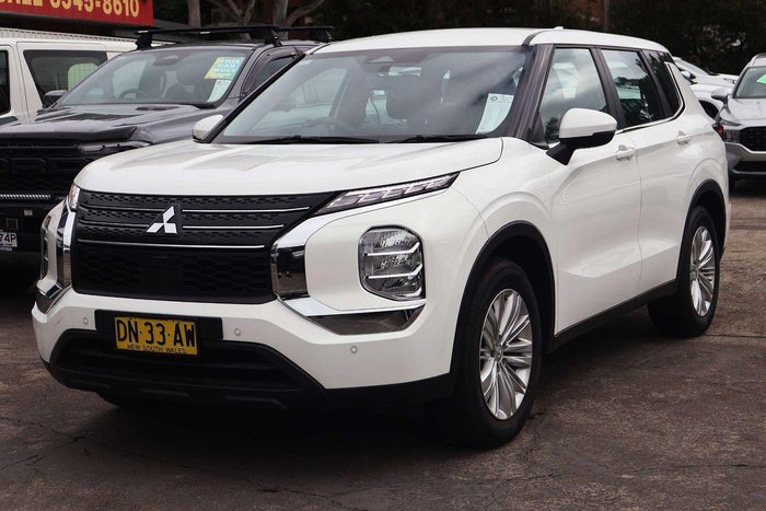 2024 Mitsubishi Outlander ES