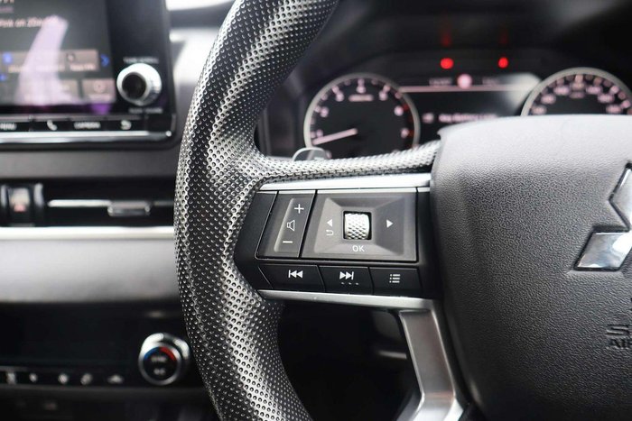 2024 Mitsubishi Outlander ES