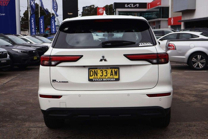 2024 Mitsubishi Outlander ES