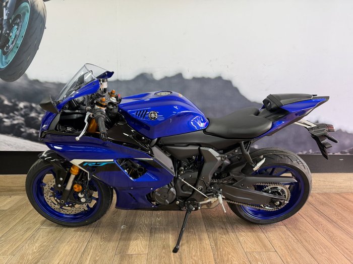 2025 Yamaha YZF-R7LA BLUE