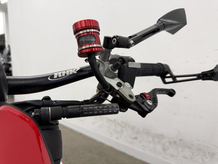 2020 DUCATI HYPERMOTARD 950 (RED) Red