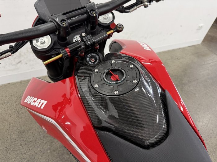 2020 DUCATI HYPERMOTARD 950 (RED) Red