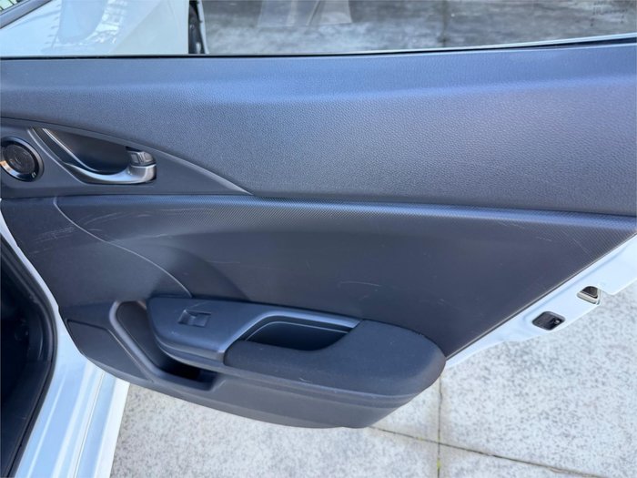 2019 HONDA CIVIC VTi-S