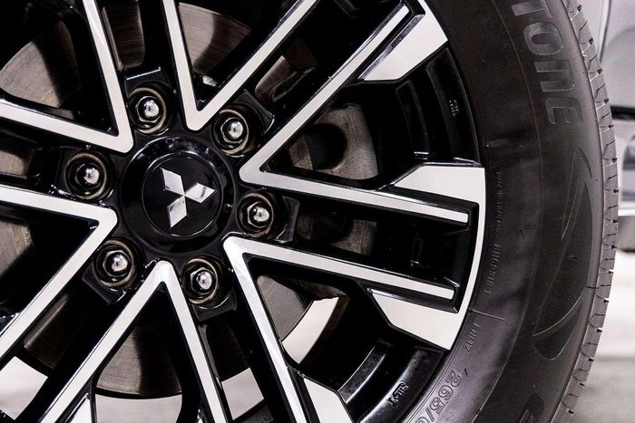 2020 Mitsubishi Pajero Sport Exceed