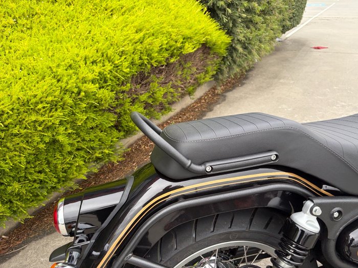 2026 Royal Enfield BULLET 650 CANNON BLA