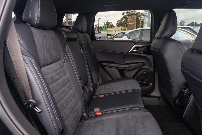 2026 Mitsubishi Outlander LS