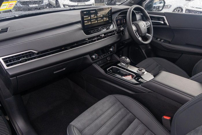 2026 Mitsubishi Outlander LS