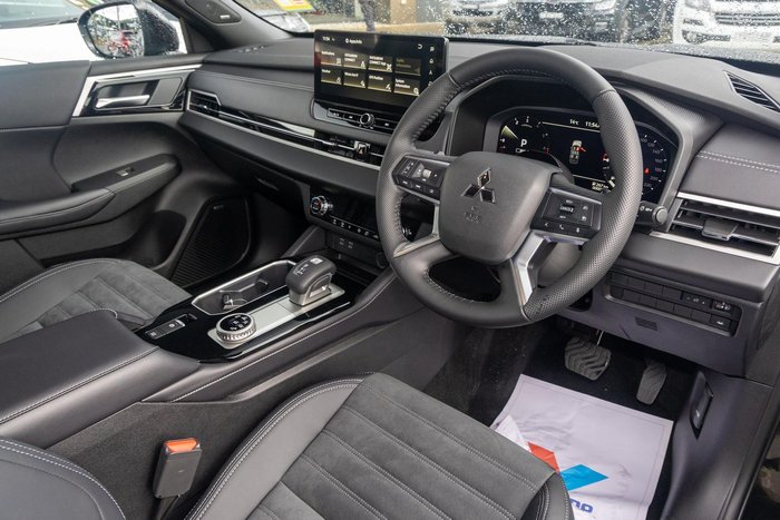 2026 Mitsubishi Outlander LS