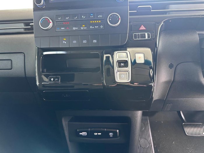 2025 Hyundai STARIA
