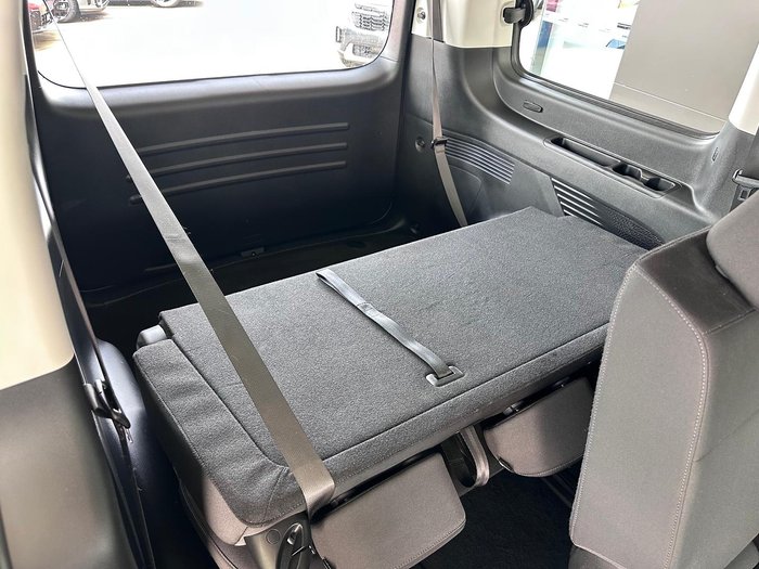 2025 Hyundai STARIA